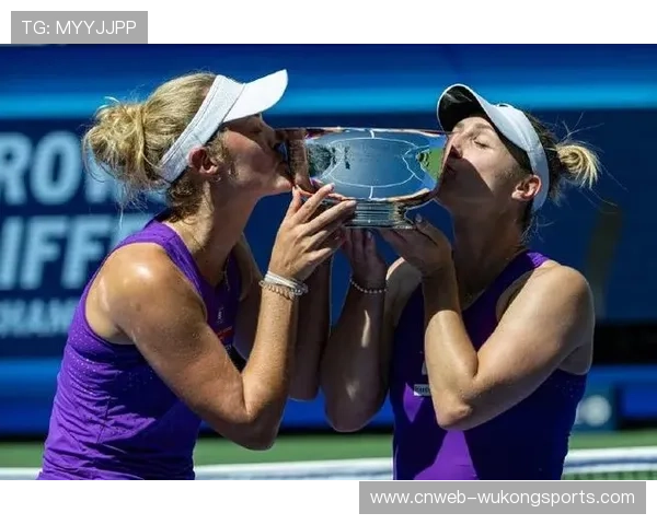 达布罗斯基-卢特丽芙总决赛双打小组赛取开门红