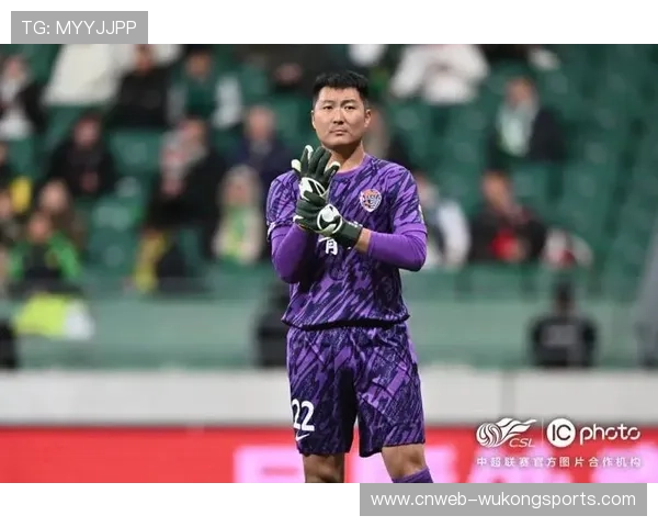 青岛海牛2025赛季艰难保级，老队长萨里奇关键表现助球队留超